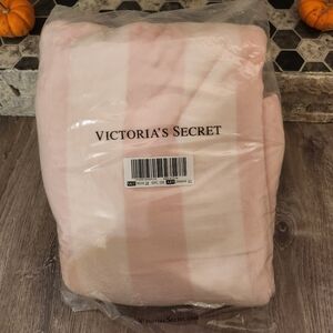 VS Cozy Plush Blanket
